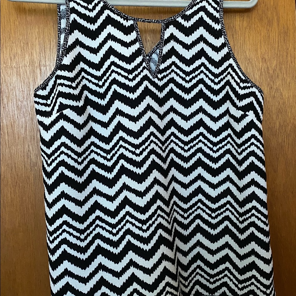 Size L, black/white chevron pattern, polyester shell, nylon insert in back.